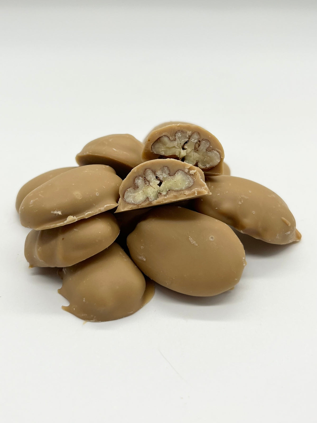 Pecan Nuts in Blond Chocolate