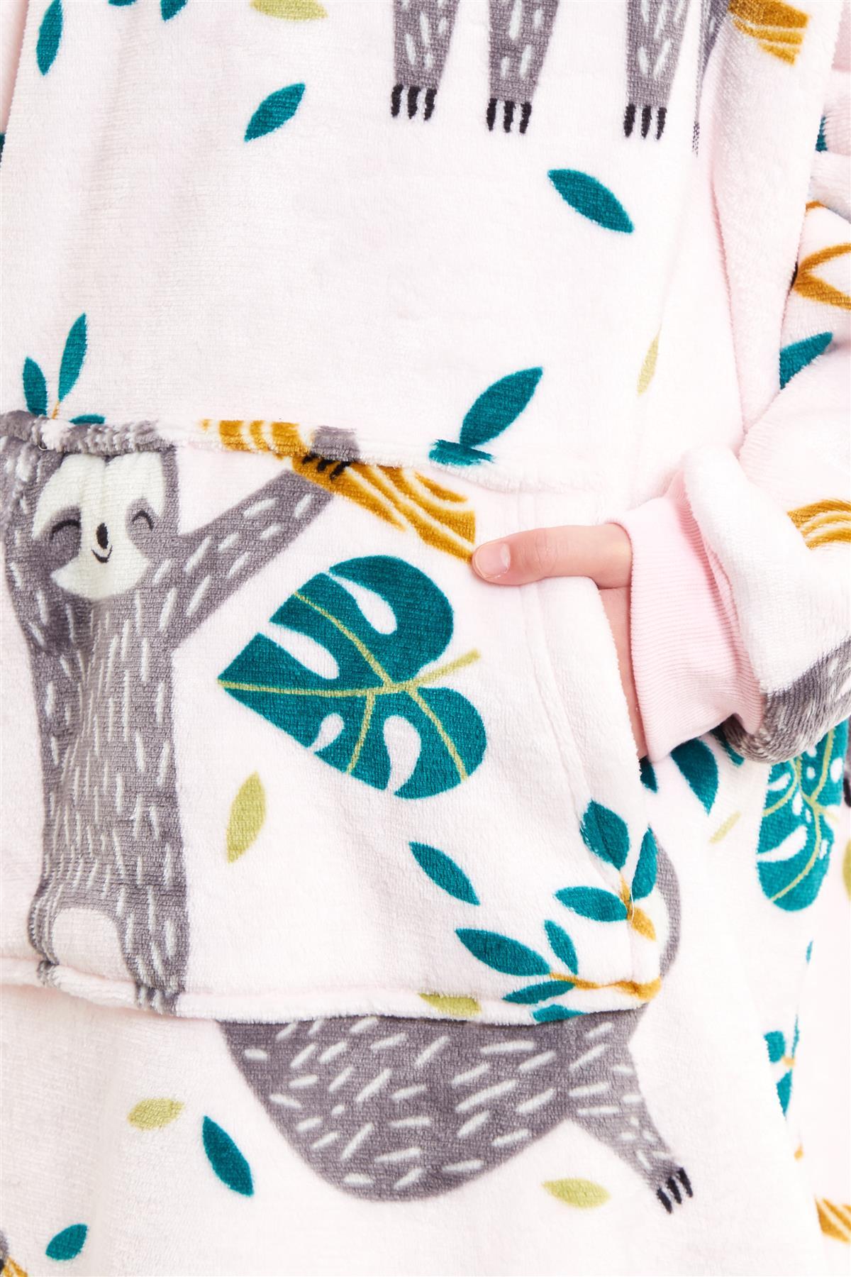 OLIVIA ROCCO Kids Oversized Hooded Fleece Blanket With Sherpa Fur Elastic Cuffs Easy-Care Sofa and Bedroom Throw
